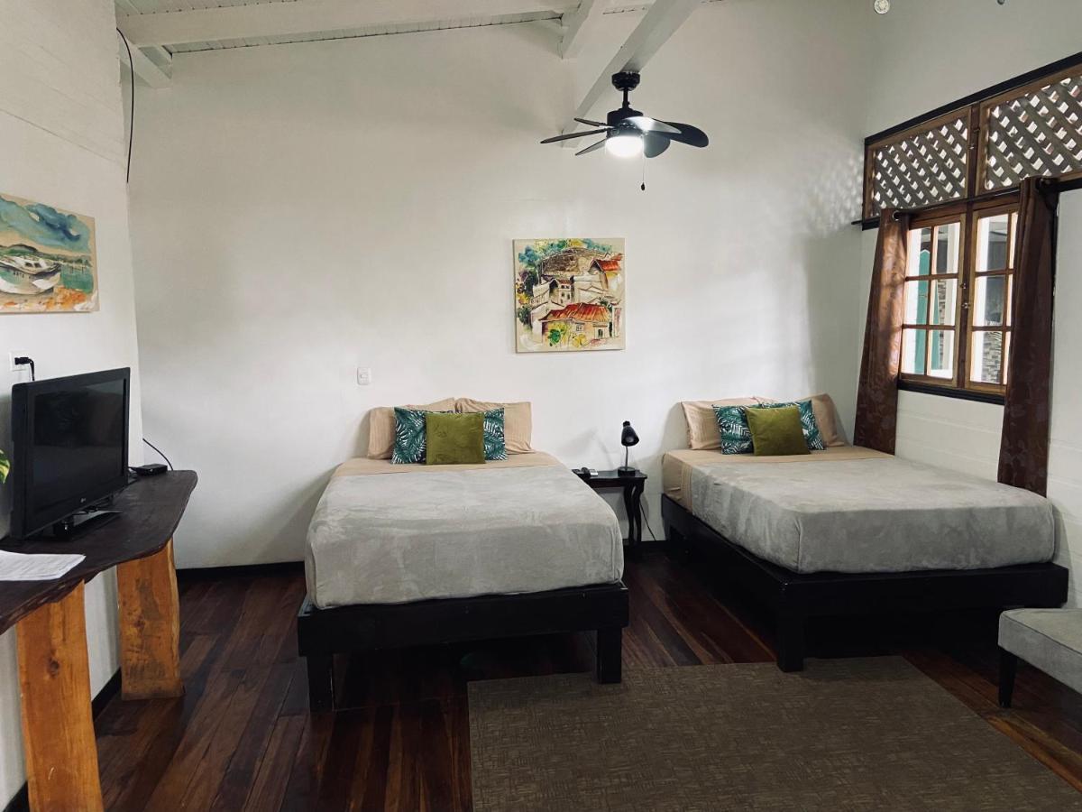Lizard King Hotel & Suites Puerto Viejo de Talamanca Exteriör bild
