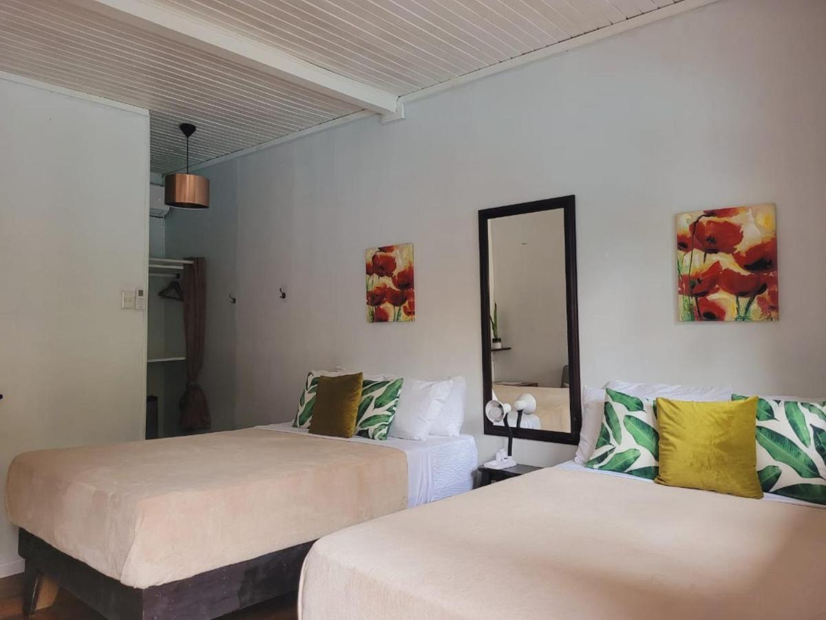 Lizard King Hotel & Suites Puerto Viejo de Talamanca Exteriör bild